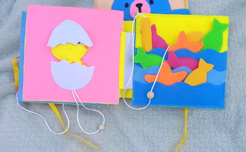 Libro de fieltro para niños con actividades - 3