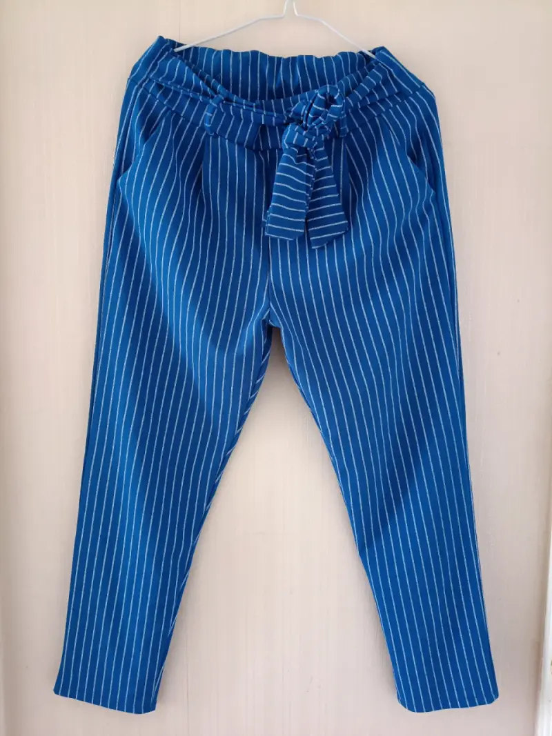 Pantalones azul a rayas para mujer