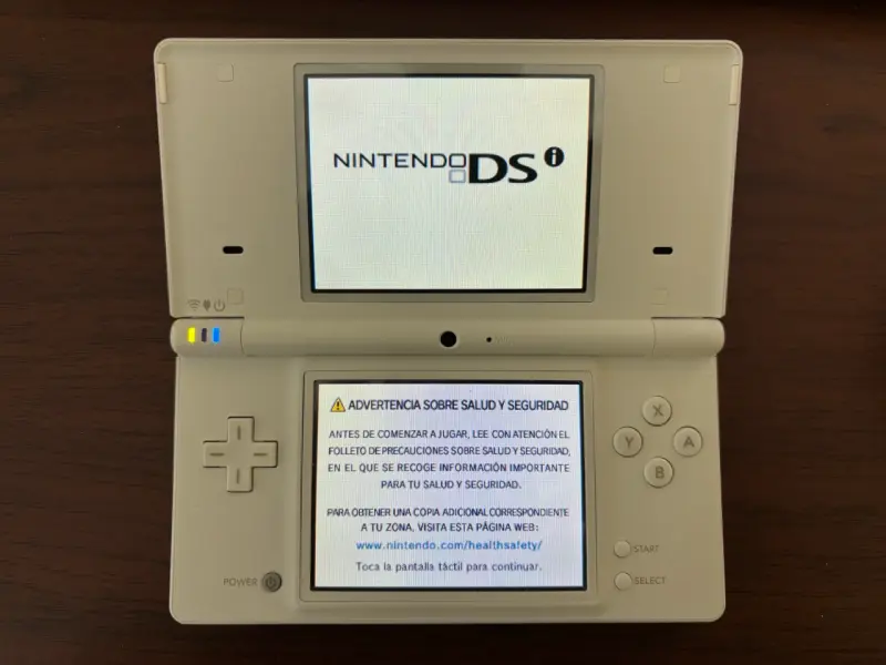 Consola Nintendo DSi XL con juegos y accesorios - 2