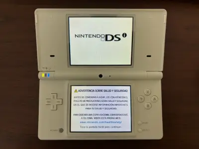 Consola Nintendo DSi XL con juegos y accesorios - miniatura 2
