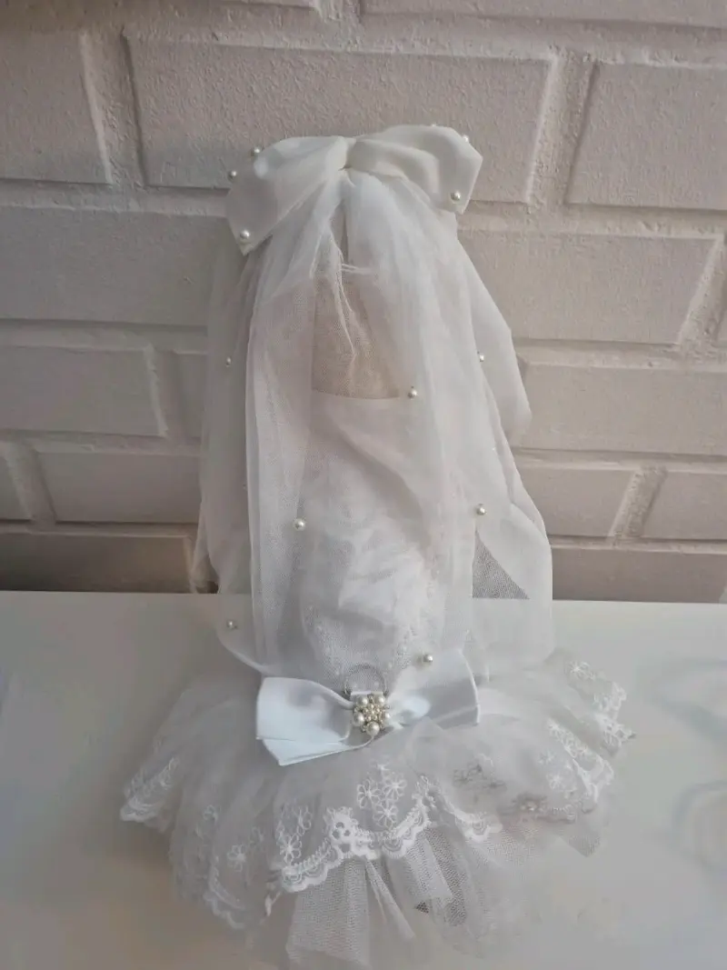 Vestido de novia para perro con encaje y perlas - 1
