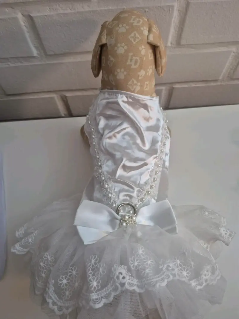 Vestido de novia para perro con encaje y perlas - 2