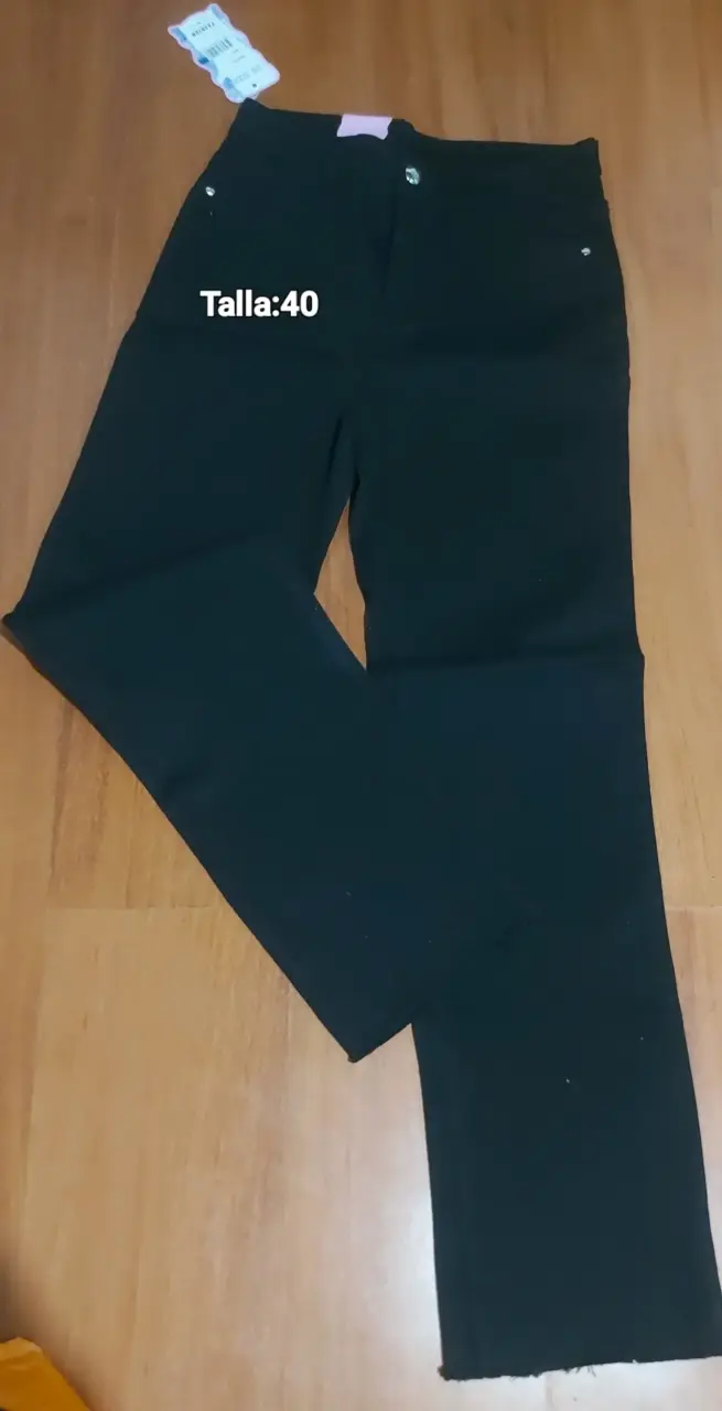 Jeans de mujer con diseño desgastado - 5