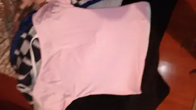 Polera rosa con estampado floral - miniatura 2