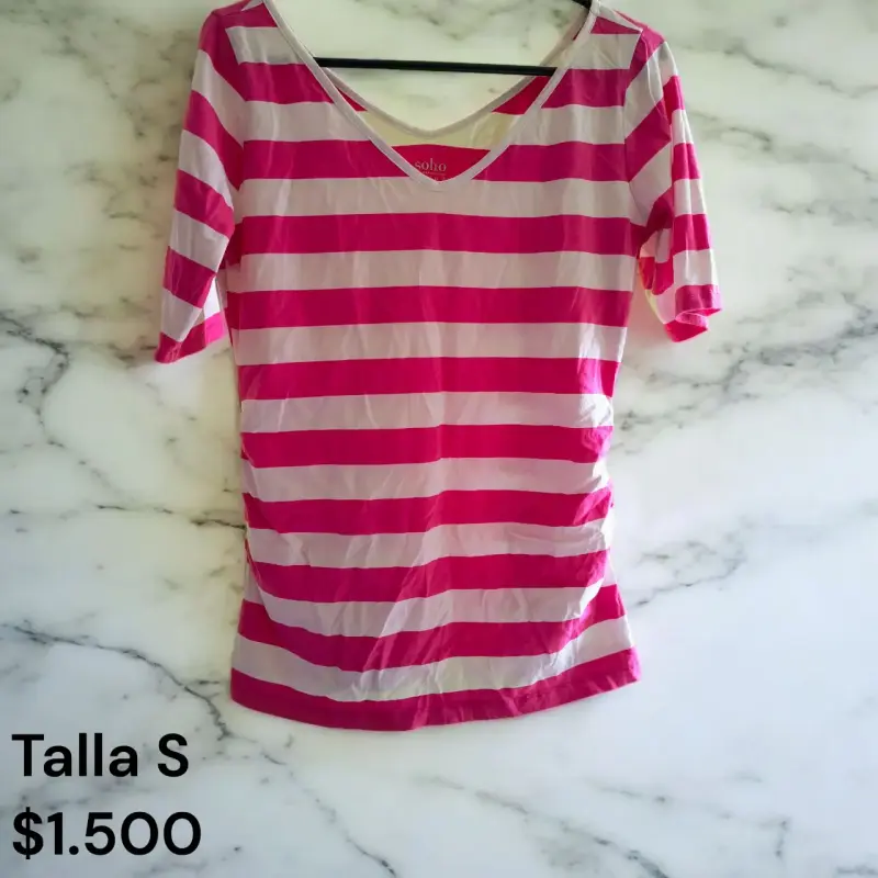 Polera a rayas rosadas y blancas talla S