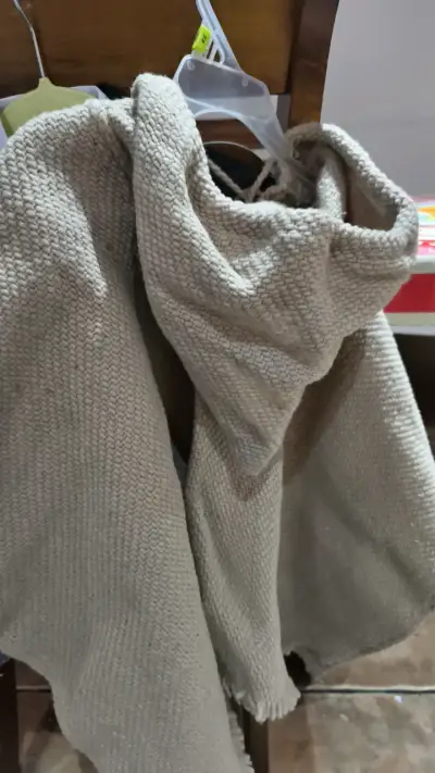 Poncho lana natural tejido beige con capucha - miniatura 3