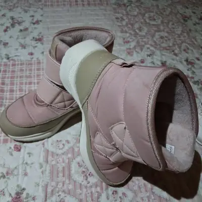Botas de invierno rosadas para niñas n°33 - miniatura 1