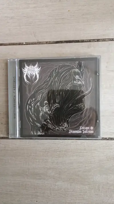 CD musical 'Escape de Demonios Internos' - miniatura 1