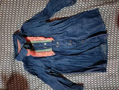 Vestido de niña con estampado floral y mariposas - miniatura 2