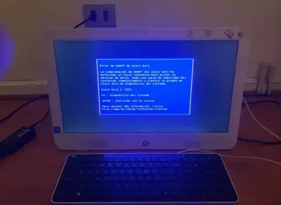 Computador All-in-One HP con error de disco - miniatura 2