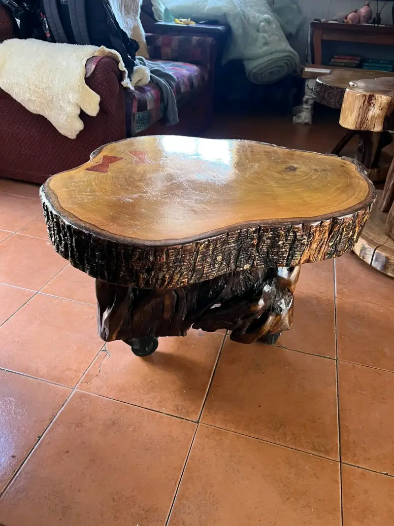 Mesa de centro rústica de madera natural - 2
