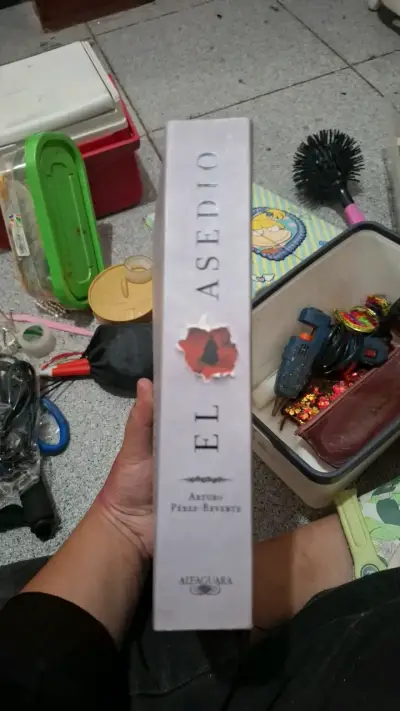 Libro El Asedio de Arturo Pérez-Reverte - miniatura 4