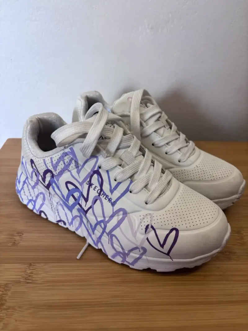 Zapatillas Skechers blancas 33 diseño de corazones - 1