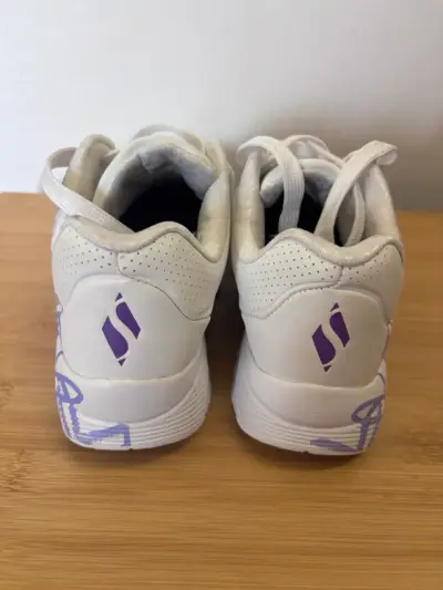Zapatillas Skechers blancas 33 diseño de corazones - miniatura 3