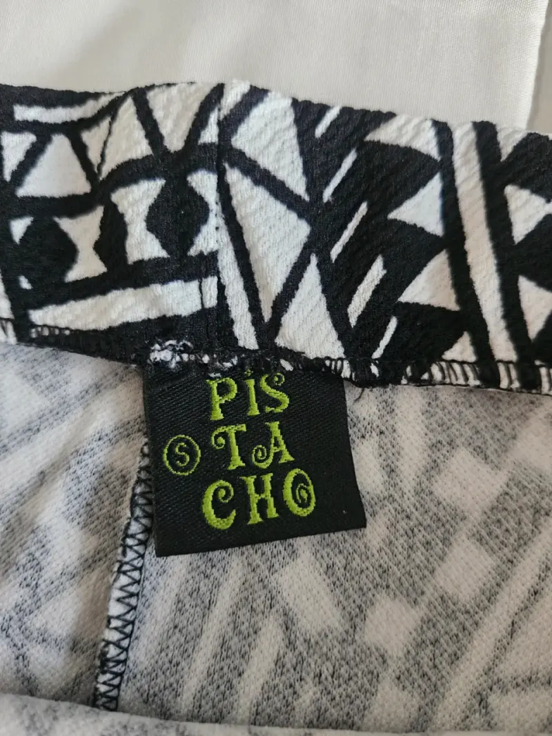 Falda corta estampada en blanco y negro Pistacho S - 2
