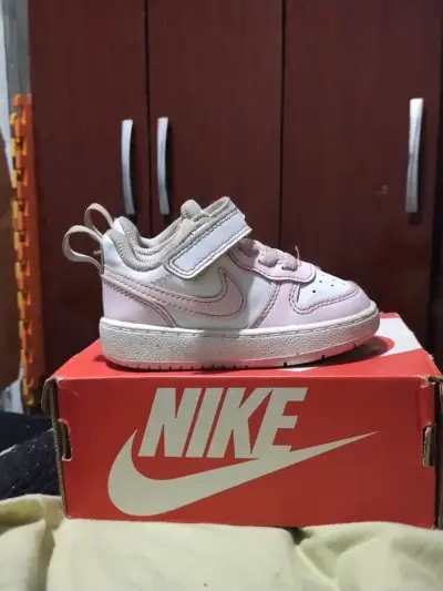 Zapatillas Nike para bebé color rosa - miniatura 1