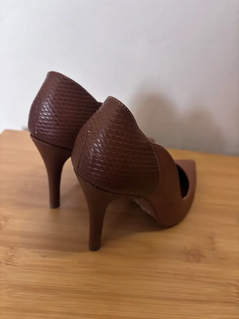 Zapatos de tacón marrón Byflex elegantes - 2