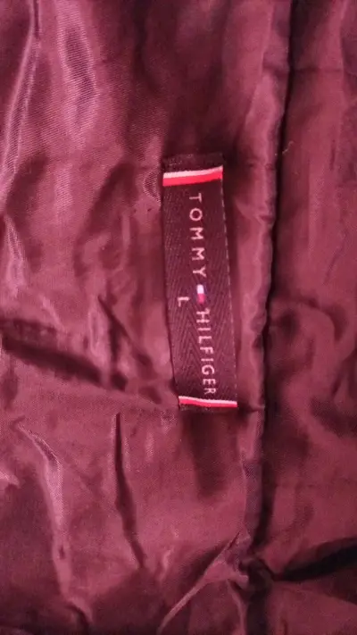 Chaqueta con capucha Tommy Hilfiger negra - miniatura 3