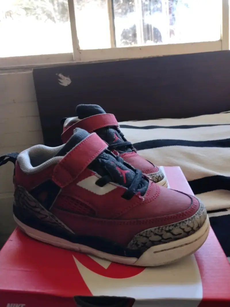 Zapatillas Nike Air Jordan para niños color rojo - 2