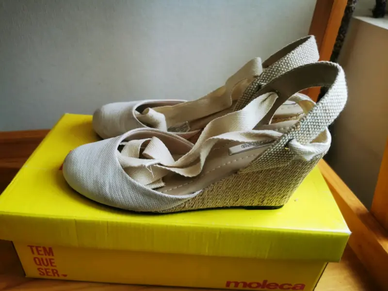Sandalias de cuña beige Moleca talla 36
