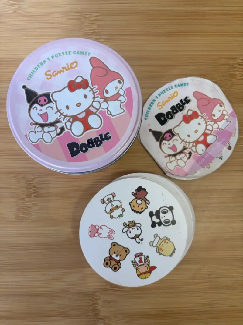 Juego de cartas Dobble Sanrio para niños
