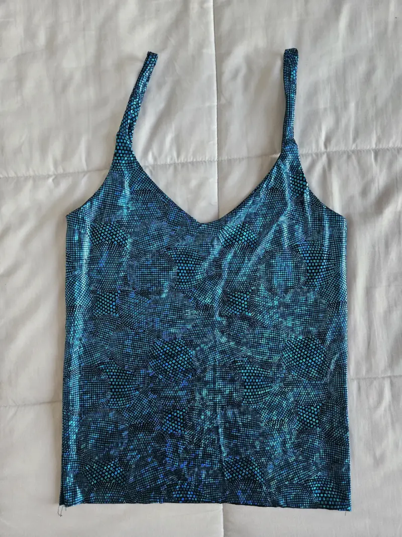 Top de tirantes azul con diseño brillante S
