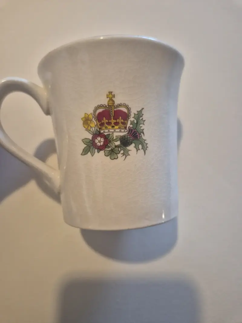 Taza conmemorativa de la Reina Isabel II 1977 - 2