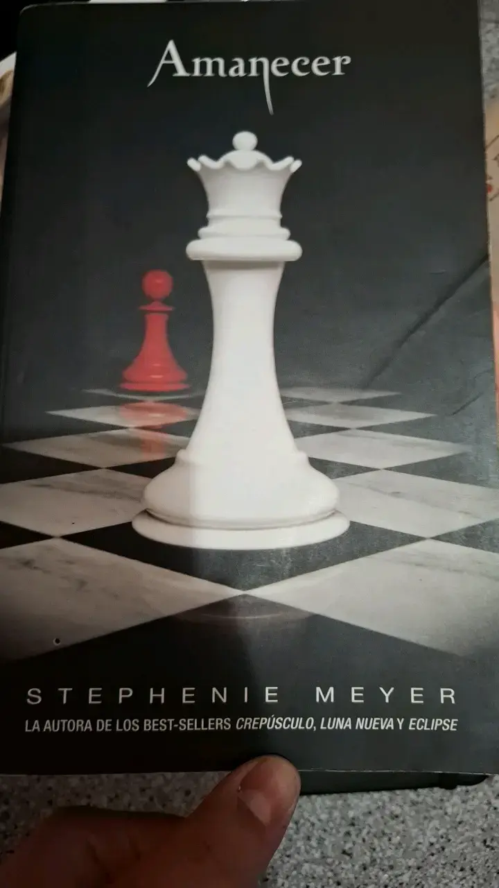 Libro Amanecer de Stephenie Meyer en buen estado - 1