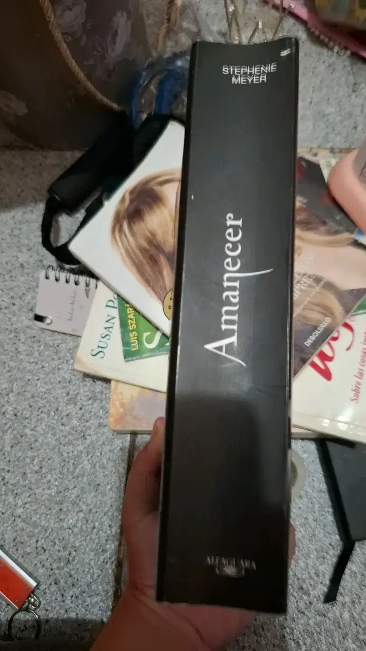 Libro Amanecer de Stephenie Meyer en buen estado - 3
