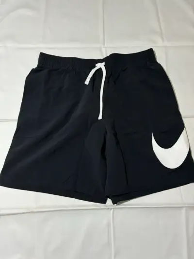 Shorts deportivos Nike negros con logo - miniatura 1