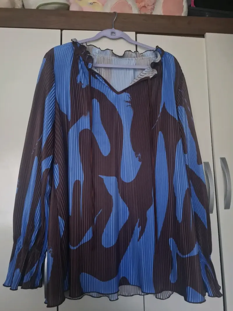 Blusa plisada de mujer azul y marrón - 2