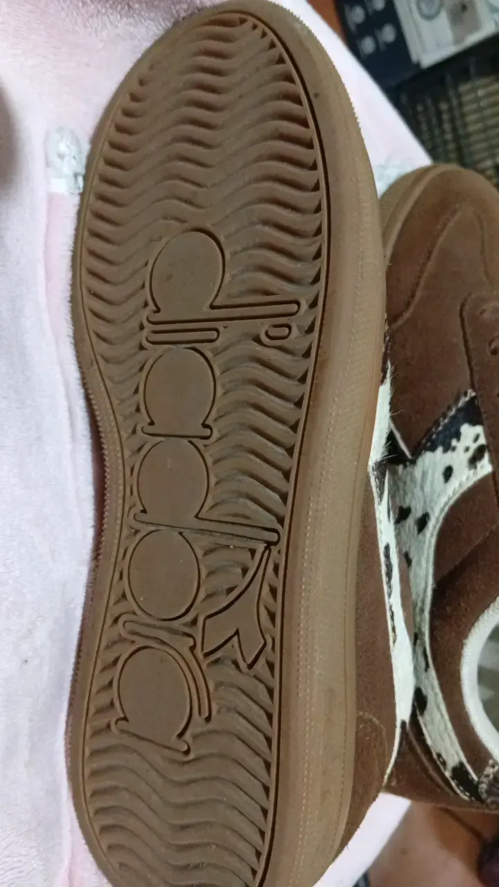 Zapatillas gamuza marrón con diseño animal print - 2