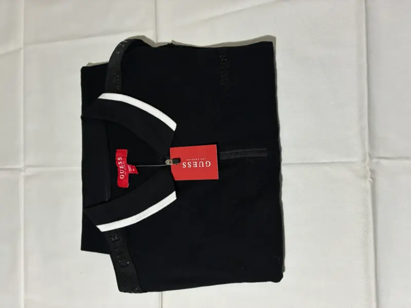 Polera Polo Negra Guess para Hombre - 4