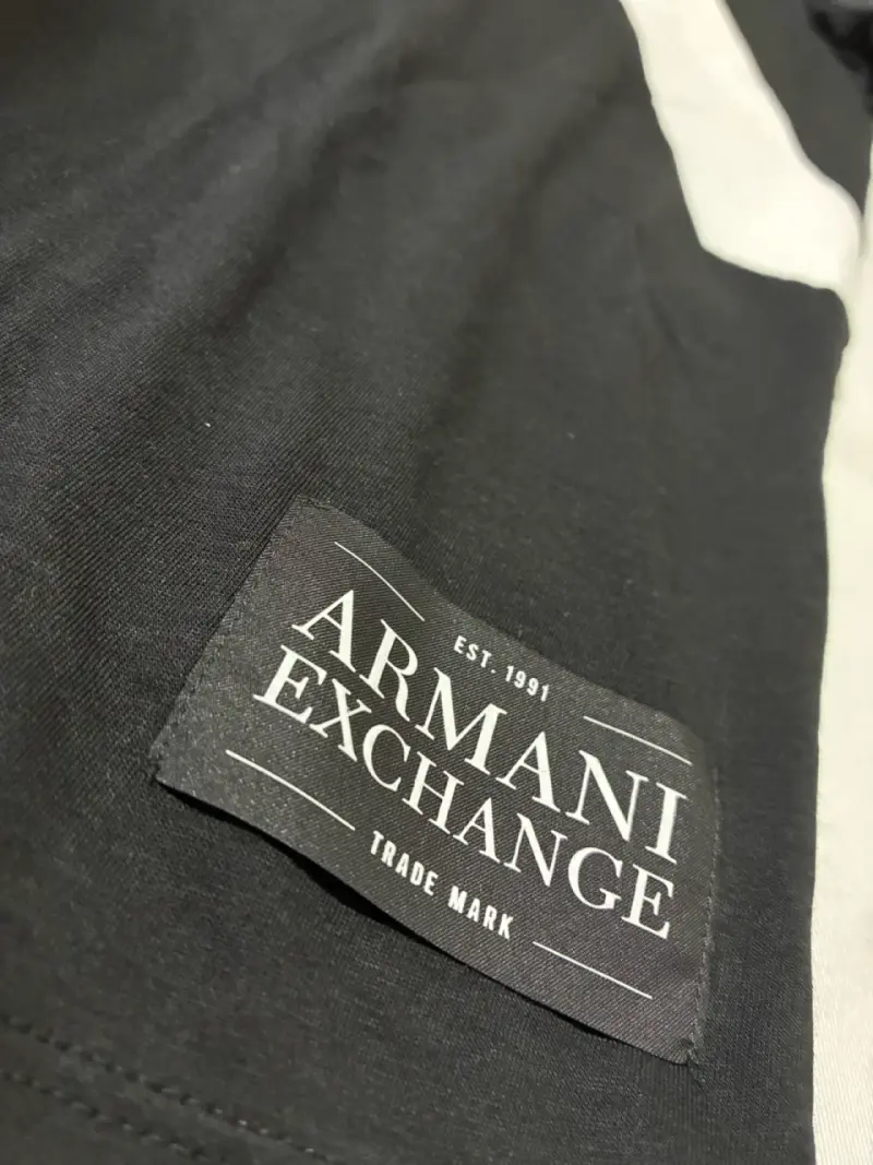 Polera Negra Armani Exchange con Logo Grande - 2