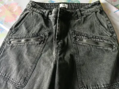 Pantalones cargo gris oscuro con bolsillos - miniatura 2
