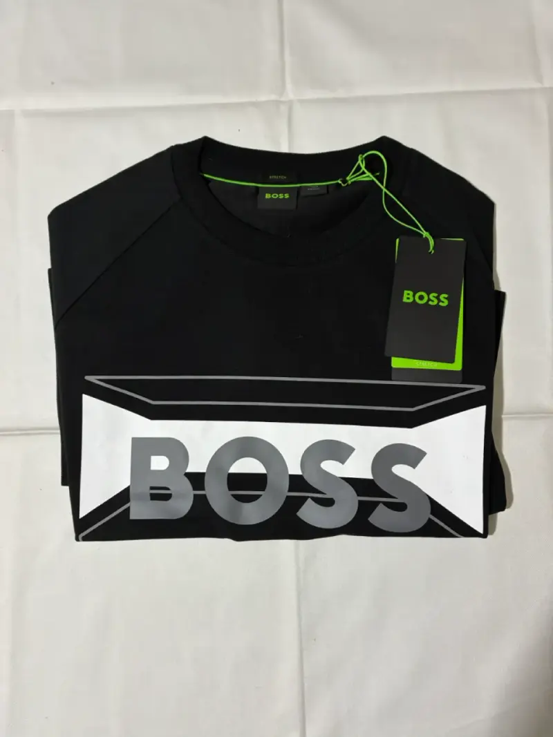 Polera negra Boss con logo frontal - 1