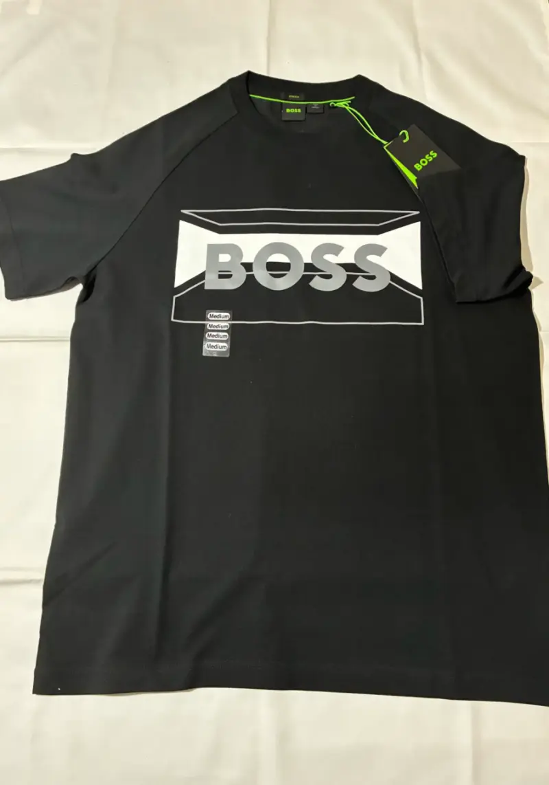 Polera negra Boss con logo frontal - 2