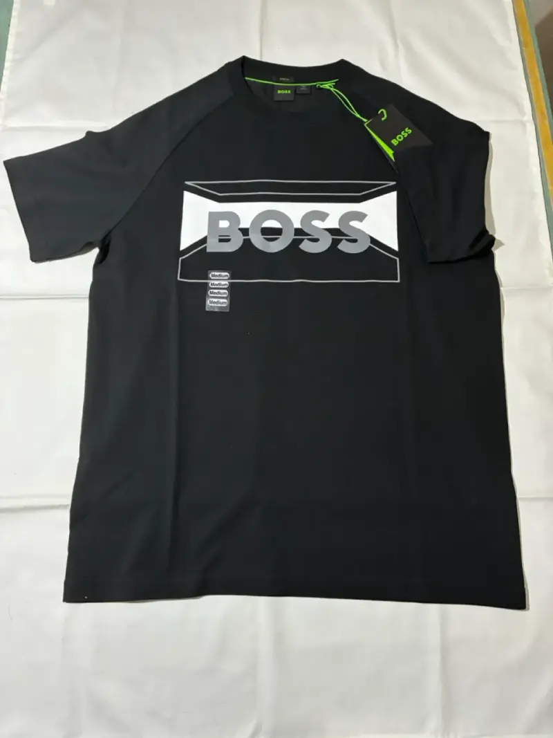 Polera negra Boss con logo frontal - 3