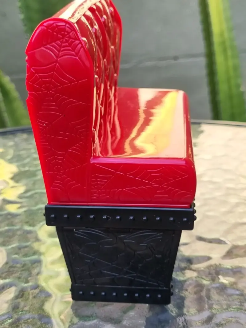 Sofá de juguete rojo y negro con diseño de telaraña - 2
