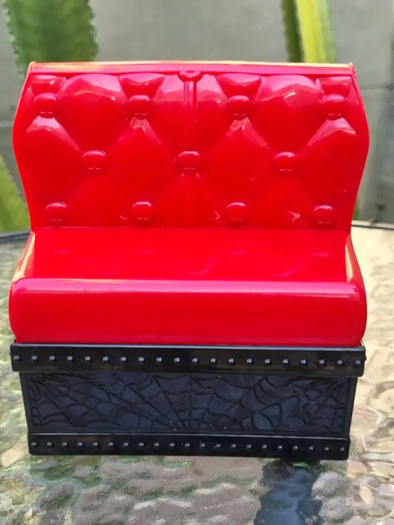 Sofá de juguete rojo y negro con diseño de telaraña - 3