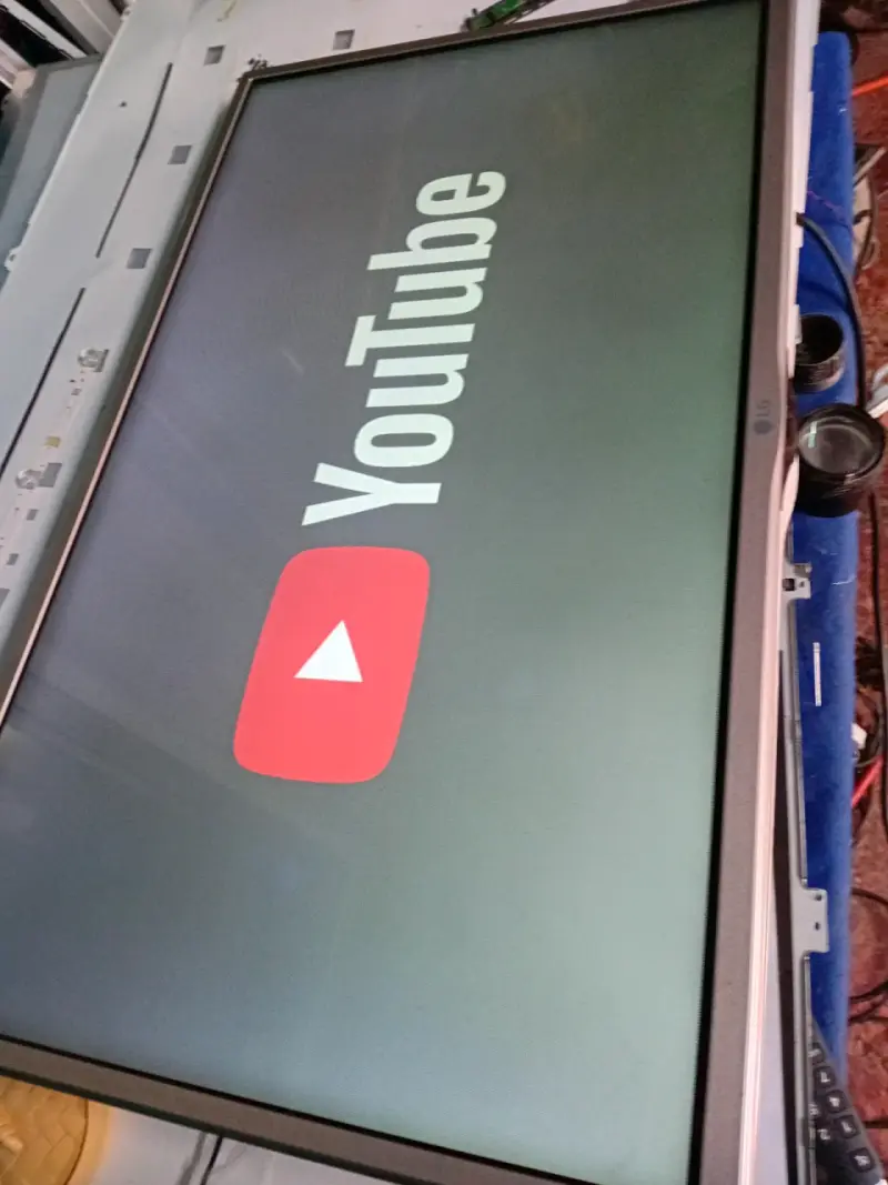 Televisor LG pantalla grande en buen estado