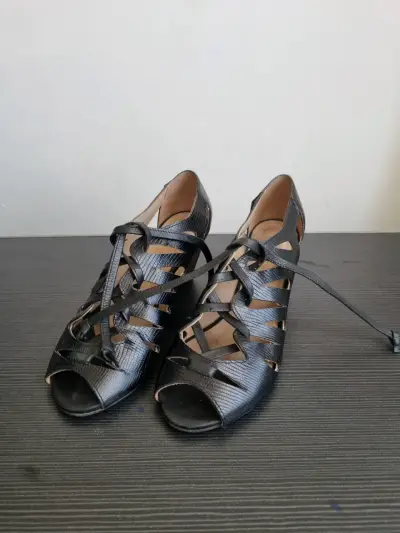 Sandalias negras de cuero con cuña - miniatura 1