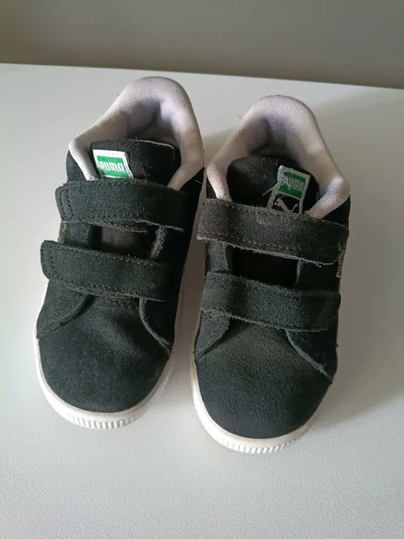 Zapatillas negras para niños Puma con velcro - 1