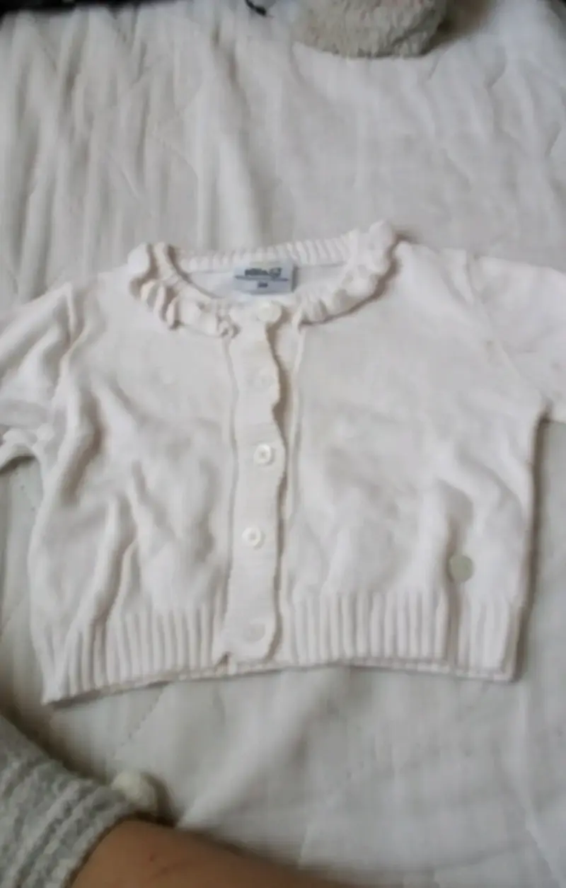 Conjunto de ropa para bebé en tonos pastel - 1