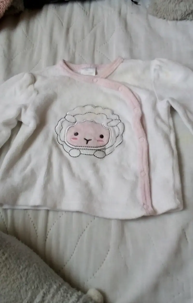 Conjunto de ropa para bebé en tonos pastel - 2