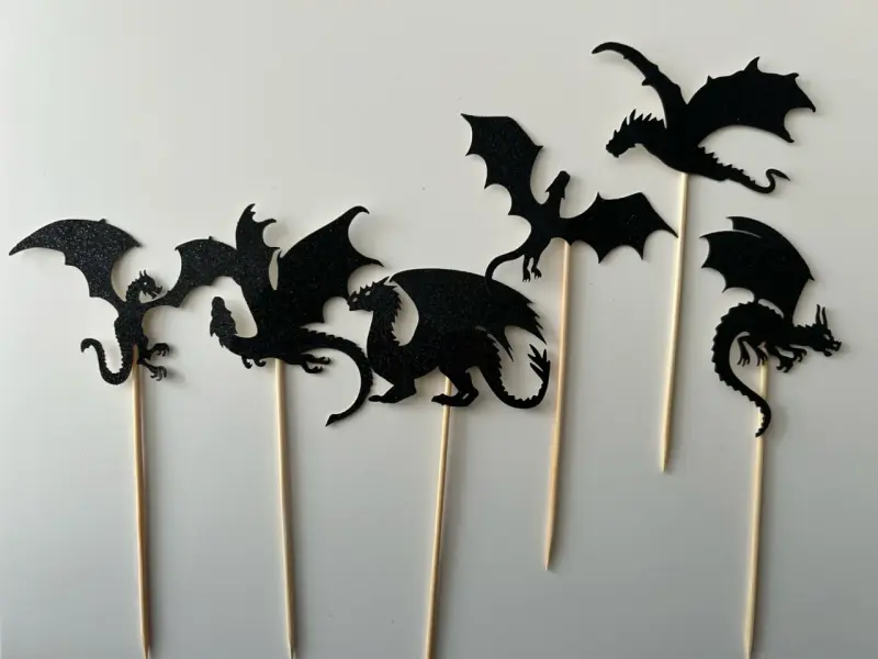 Decoraciones de pastel con siluetas de dragones - 2