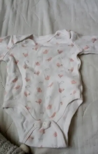 Conjunto de ropa para bebé en tonos pastel - miniatura 1