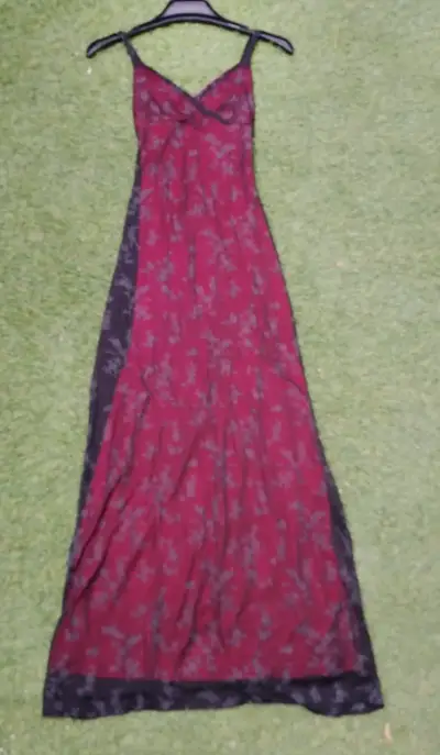 Vestido largo estampado floral rojo y negro - miniatura 1