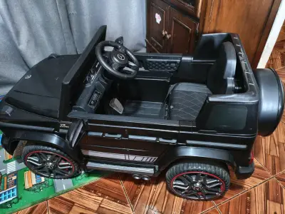 Auto eléctrico para niños Mercedes-Benz negro - miniatura 4