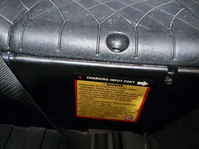 Auto eléctrico para niños Mercedes-Benz negro - miniatura 6